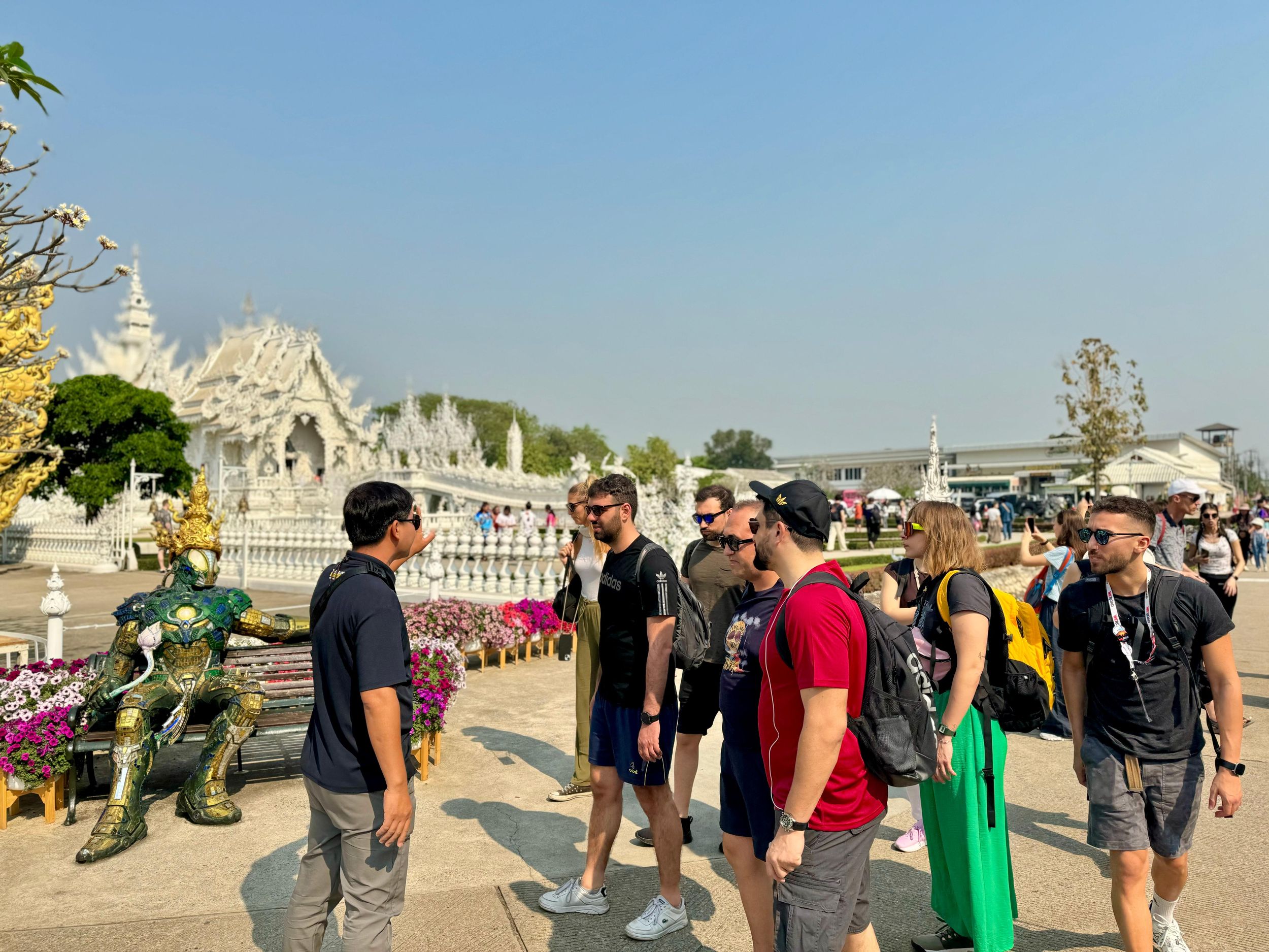Chiang Rai: Besuch von 7 wichtigen Tempeln – Buffet mit Flussblick