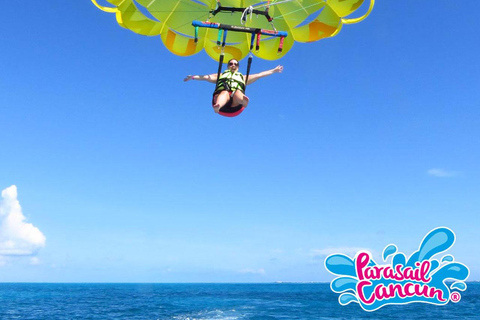 Cancun: Katamaran Plus zur Isla Mujeres mit Parasail