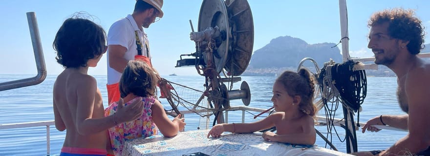 Cefalù : excursion en bateau avec pêche, visite côtière, plongée en apnée et déjeuner à bord