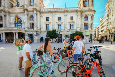 Valencia: tour guidato in e-bike dal centro storico alla Città delle ArtiTour guidato in bici d&#039;epoca