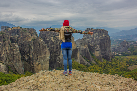 Atenas: Excursión de un día a los Monasterios y Cuevas de Meteora y opción de almuerzoVisita compartida en inglés con traslado en autobús desde Atenas