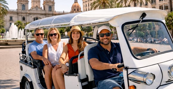 2-Hour Tuk-Tuk Sightseeing Tour of the Historic Center, Beaches, and City of Arts and Sciences