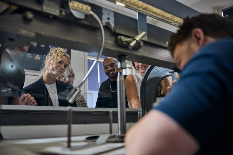 Amsterdam: Royal Experience at Oldest Diamond Factory Amsterdam: Private Diamond Experience