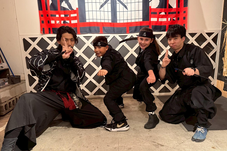 Tokyo : Ninja Experience Cafe HarajukuFormation ninja + location de costume ninja + une boisson
