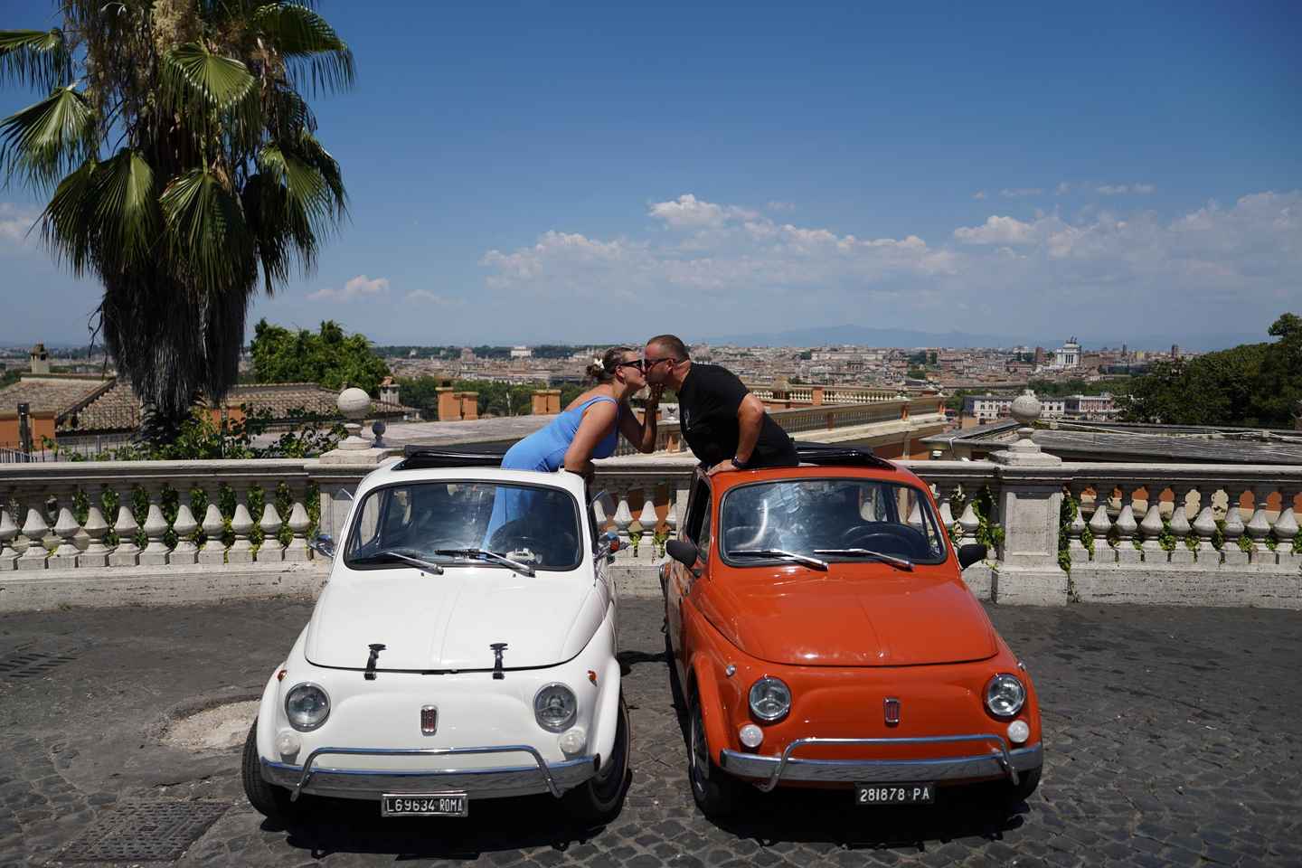 Rome: Photography services with Fiat 500 Vintage Car Tour