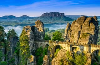 Von Prag aus: Dresden und die Bastei-Brücke in der Sächsischen Schweiz