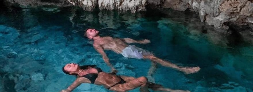 Zanzibar : restaurant The Rock et visite de la grotte de Kuza avec baignade