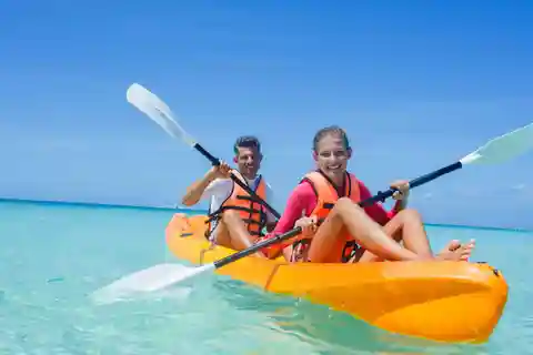 Bosque de Jozani, Centro de Mariposas y Kayak en la ISLA DE UZI.