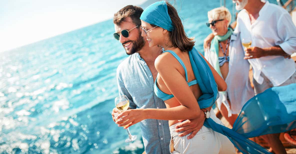 Santorini: Luxury Small Group Catamaran w/ Meal & Open Bar