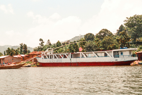 Rwanda: Lakeside Exploration Tour with Kayaking & Guide Guided tour through Rwanda history and lakes