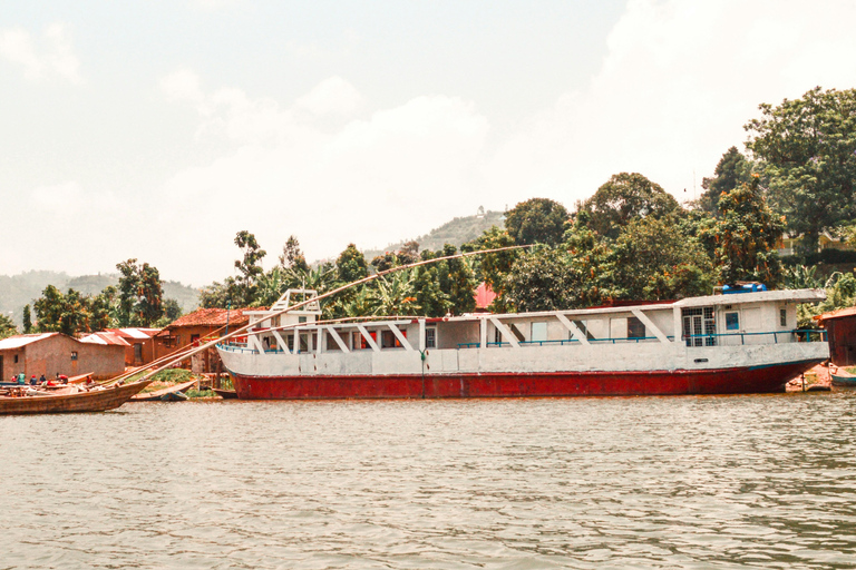 Rwanda: Lakeside Exploration Tour with Kayaking & Guide Guided tour through Rwanda history and lakes