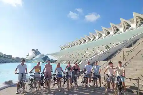 Passeio de bicicleta com degustação surpresa pelos pontos de interesse de Valência