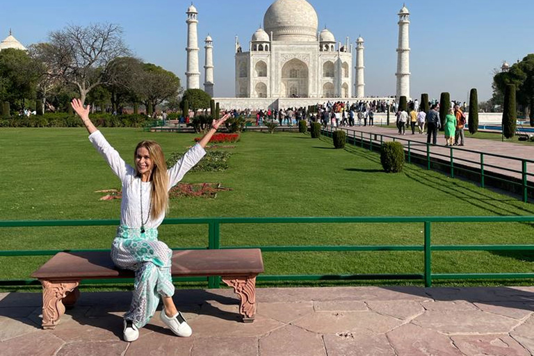 Vanuit Delhi: Taj Mahal &amp; Agra Fort Tour met AC autoRondleiding met auto + gids + toegangen tot monumenten + lunch