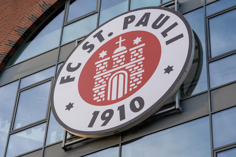 Hamburg: After work Millerntor stadium tour with drinks