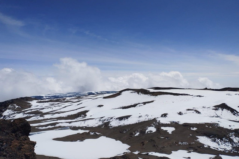 经典乞力马扎罗山马兰古路线徒步经典乞力马扎罗山徒步旅行（马兰古路线）