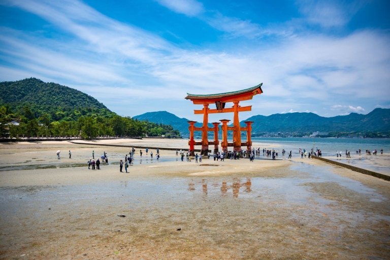El Monumento a la Paz de Miyajima: Iconos de Paz y BellezaEl Monumento a la Paz de Miyajima : Iconos de Paz y Belleza