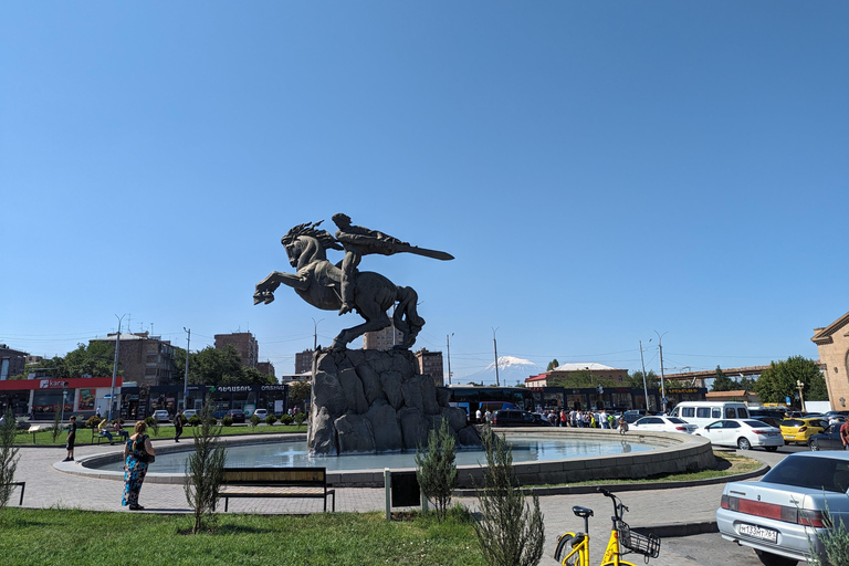 Tour della città sovietica di Yerevan