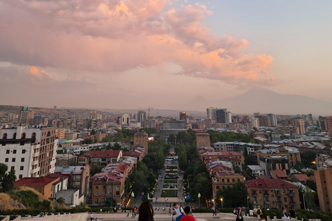 Yerevan: Tour guidato a piedi con una guida locale