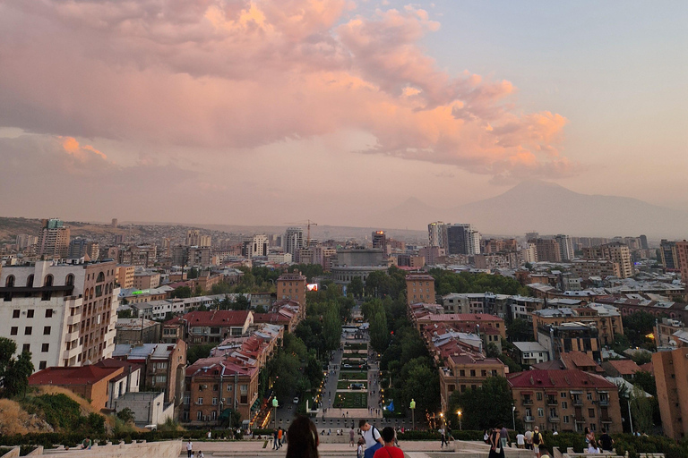 Yerevan: Tour guidato a piedi con una guida locale