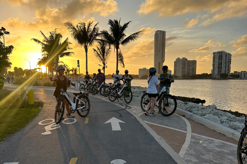 Miami: E-bike tour with local guide Golden Hour Magic Ride Miami: E-bike tour with local guide
