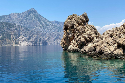 Alanya/Boczne miasto: Suluada, zwiedzanie zatok łodzią z lunchemAlanya: Suluada, rejs wycieczkowy, plaża w Zatoce Malediwów