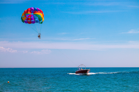 Hurghada: Avventura in parasailing sul Mar RossoPrelievo dagli hotel di Hurghada