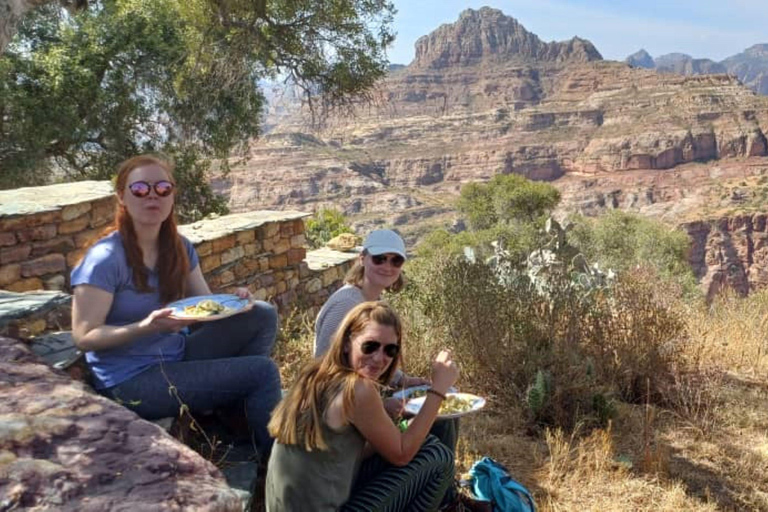 Antike Wunderwerke erforschen: Eine 3-tägige Tour zu den Geralta-Kirchen