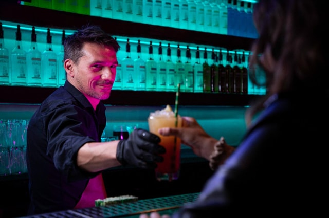 Amsterdam: Icebar Entry Ticket with 3 Drinks