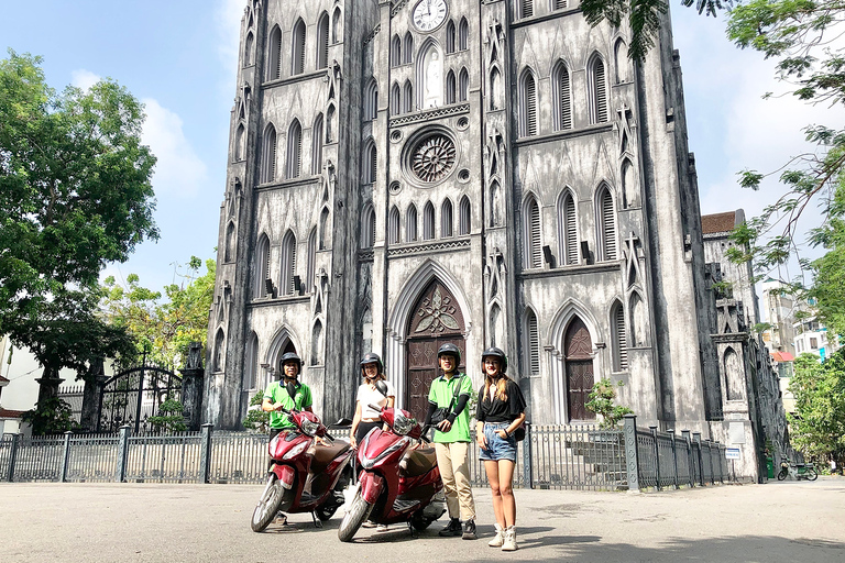 Hanoi 1/2-daagse scootertour met avontuur in de binnenstad1/2-daagse scootertour om de binnenstad van Hanoi te ontdekken