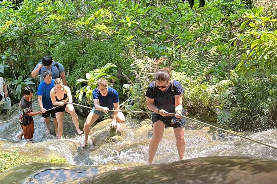 Chiang Mai: Sticky Waterfall (Halbtagestour) Hoteltransfer. Foto: GetYourGuide