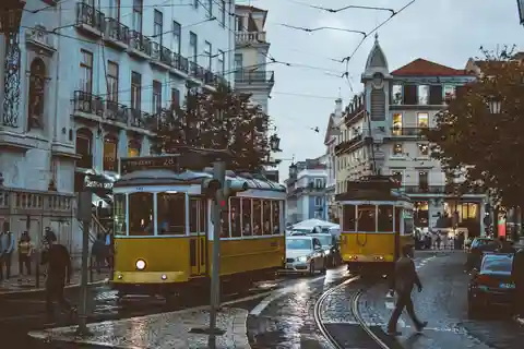 Lisbon Tour with a Local Guide. Private Car + walking tour