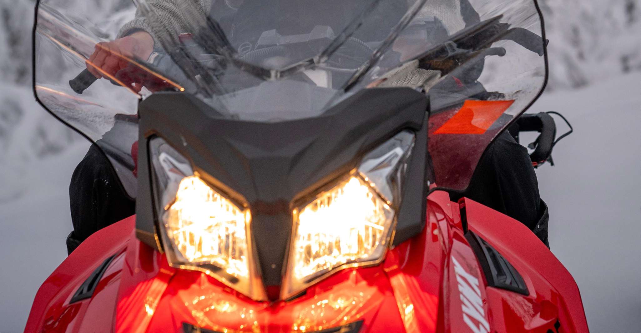 SnowmobileでのAurora Hunt-小グループ - Hizvo
