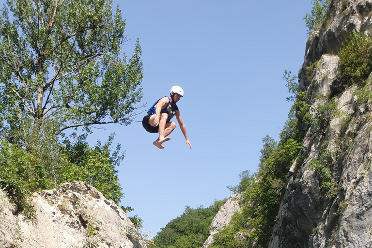 Split/Omiš/Makarska: Rafting, Klippenspringen und HöhlentourCetina River Rafting ab Split | Klippenspringen | Höhlenbesuch