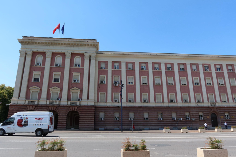 地拉那共产主义遗迹和历史中心之旅地拉那共产主义与历史中心之眼