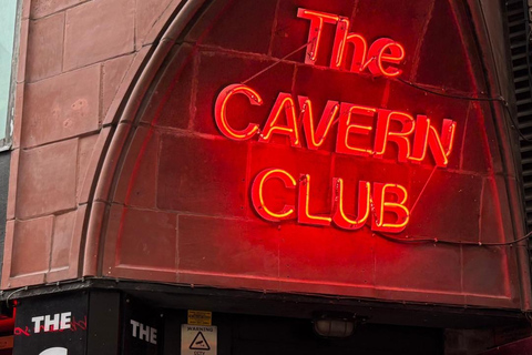 Liverpool: Private Beatles Taxi Tour with Guided Walk Finale