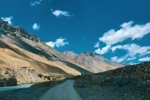 Manali: 10-Day Motorcycle Tour to Ladakh via Zanskar Valley