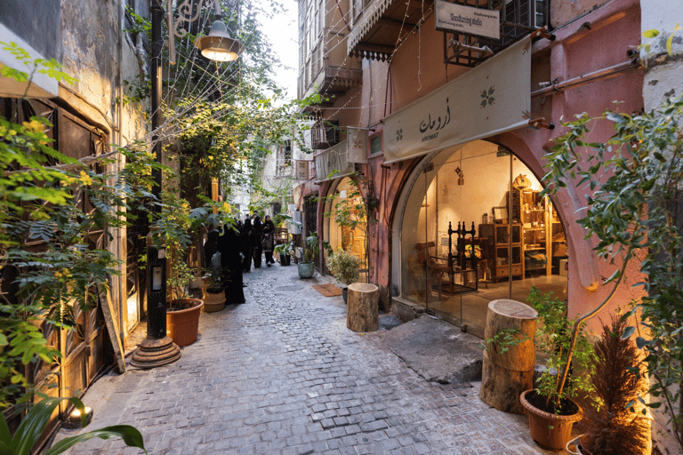 Jeddah: Al-Balad Guided Walking Tour with Tea & Music