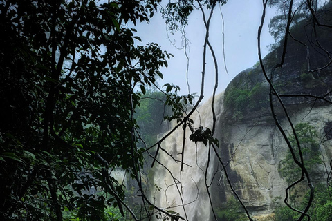 康提：兰博达瀑布和普纳瀑布，以及安布鲁瓦瓦天空塔日落康提：兰博达瀑布和普纳瀑布，以及安布卢瓦瓦天空塔日落之旅
