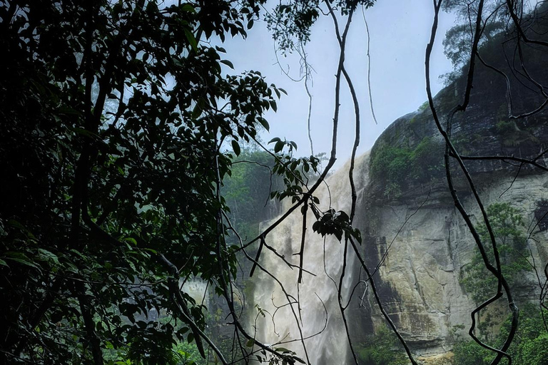 康提：兰博达瀑布和普纳瀑布，以及安布鲁瓦瓦天空塔日落康提：兰博达瀑布和普纳瀑布，以及安布卢瓦瓦天空塔日落之旅