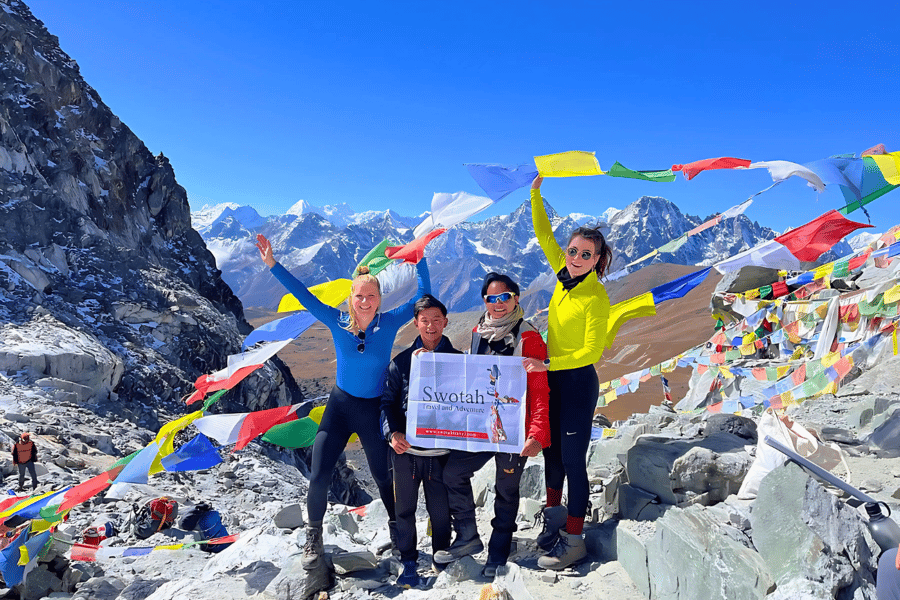 12-tägiger geführter Everest Base Camp Trek inklusive Lukla-Flüge. Foto: GetYourGuide 12-tägiger geführter Everest Base Camp Trek inklusive Lukla-Flüge. Foto: GetYourGuide
