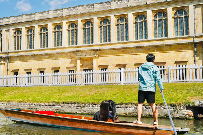 Chinese Punting Tour in Cambridge Chinese Punting Tour in Cambridge (Shared)