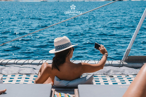 Ibiza: Żeglarskie doświadczenie z katamaranem Formentera WondersIbiza: Żeglowanie katamaranem na Formenterze w cenie