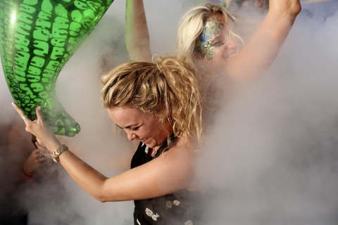 Ibiza Sunset Boat Party met 3 uur open bar + toegang tot 3 clubsIbiza: The Floating Club met drankjes, maaltijd en toegang tot het strand