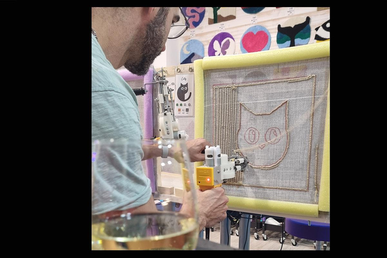 TUFTING: Learn how to make a rug during a fun class in Valencia