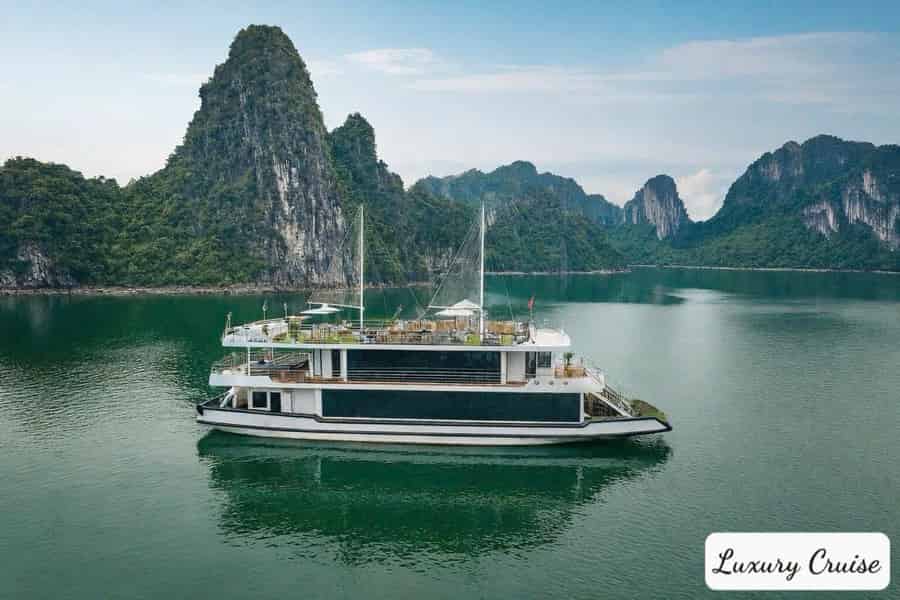 Hanoi: Halong-Bucht Tagestour – Luxus-Bootsfahrt & Mittagessen vom Buffet. Foto: GetYourGuide