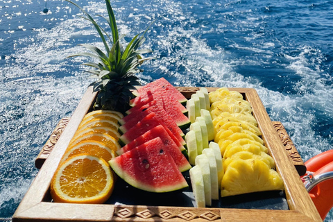 Da Nang: Discover Son Tra Bay on Luxury Sailing Catamaran 2-Hour Luxury Catamaran Scenic Cruise with Drink & Transfer