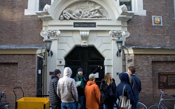 Amsterdam: Die dunkle Geschichte der Stadtführung