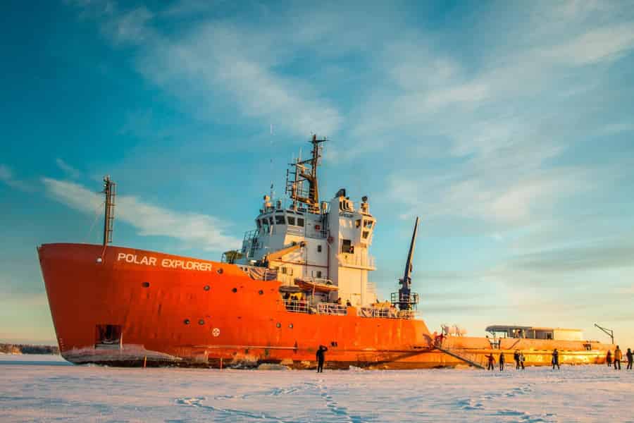 Eisbrecherfahrt mit Ice Floating und Spaziergang auf dem Eis. Foto: GetYourGuide Eisbrecherfahrt mit Ice Floating und Spaziergang auf dem Eis. Foto: GetYourGuide