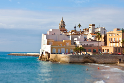 Barcelona: Private Day Trip | Roman Tarragona & Sitges Charm Private Day Trip in Portuguese