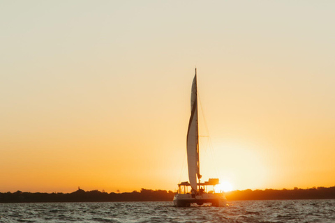 Brisbane: Moreton Bay Sunset Cruise with Drink and Snacks